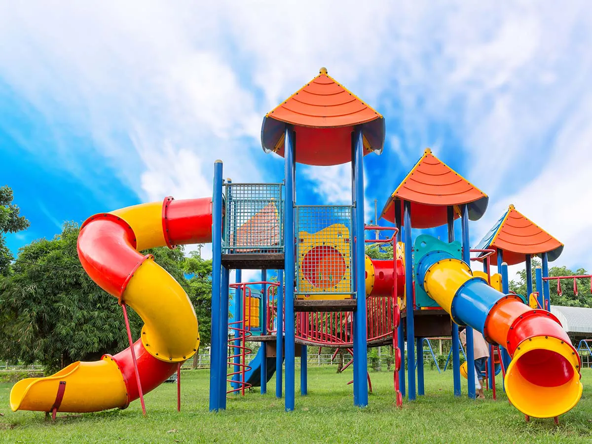 großer Kinderspielplatz
